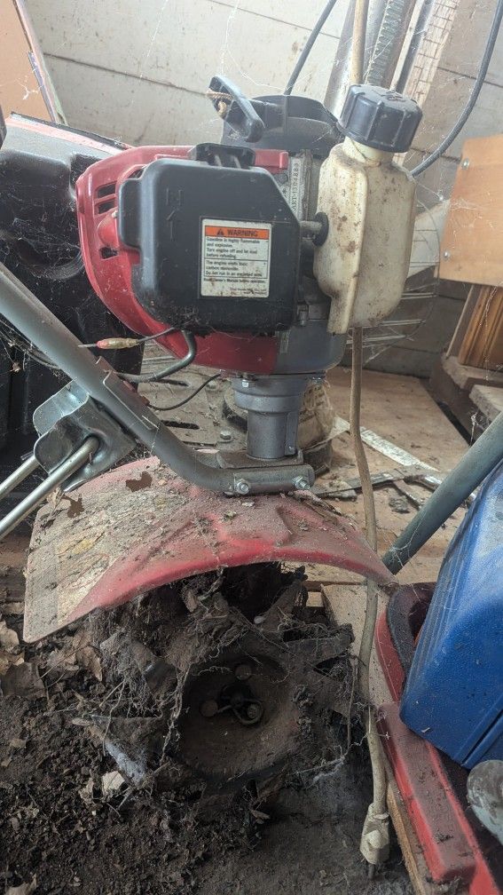 Gas-powered Mantis weeder/cultivator Four-Stroke Honda