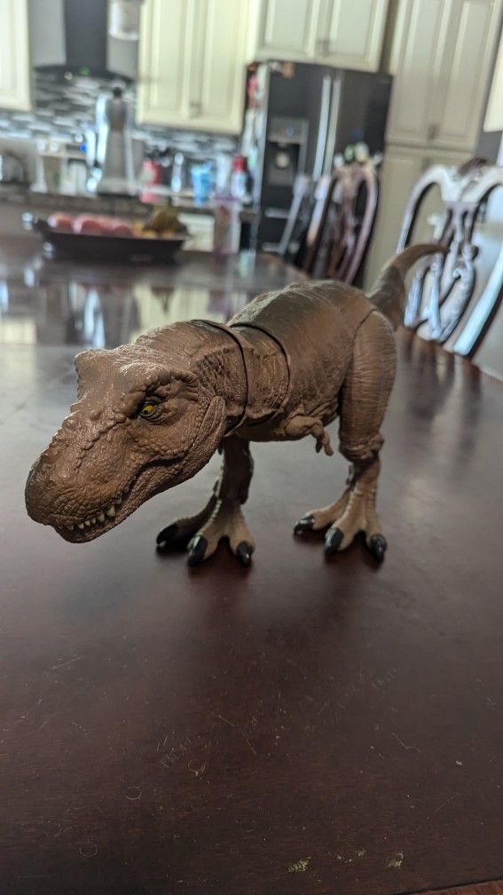 Jurassic World Epic Roarin' T-Rex Vibrates, Shakes And Roars