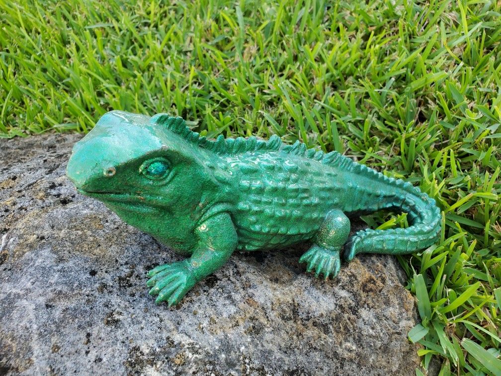 GREEN LIZARD (from "The VALERIE GALERIE" Art Collection) ..... ONLY $40.00 CASH 🤗‼️