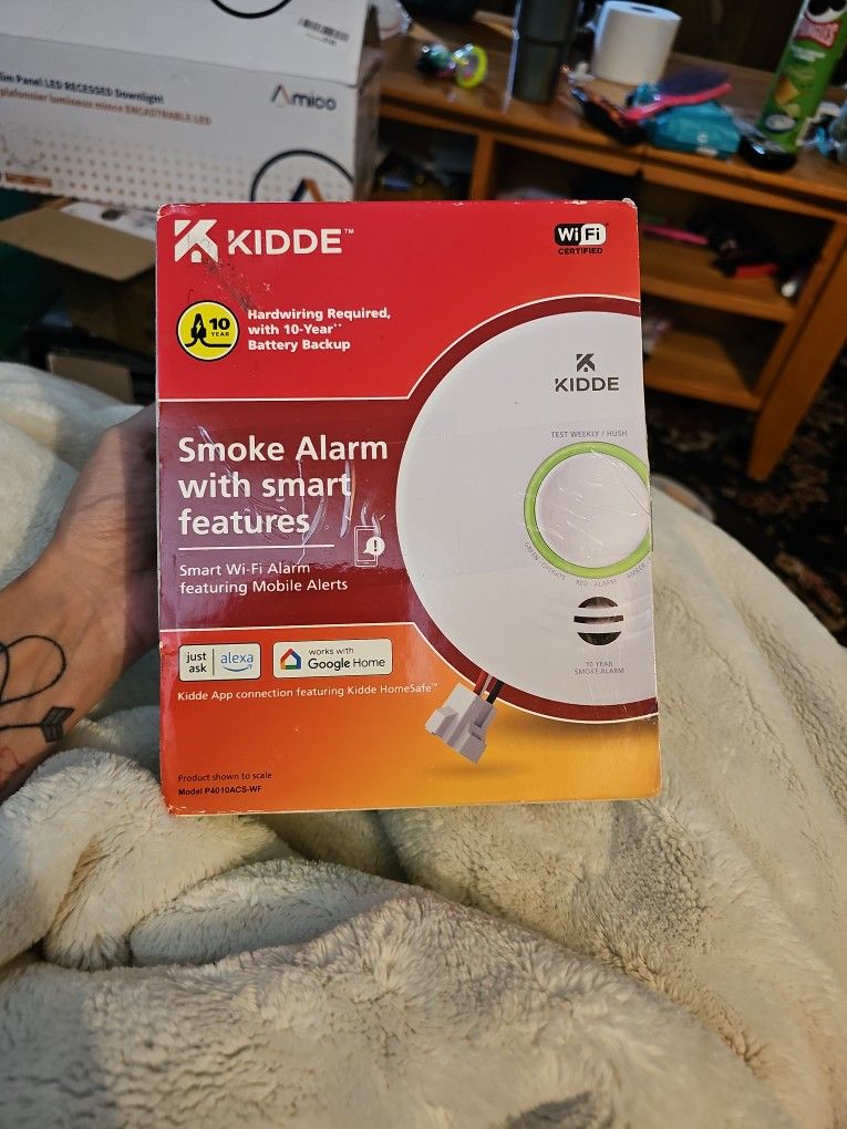 Kidde P4010ACS-WF Smart Smoke Alarm with smart features.