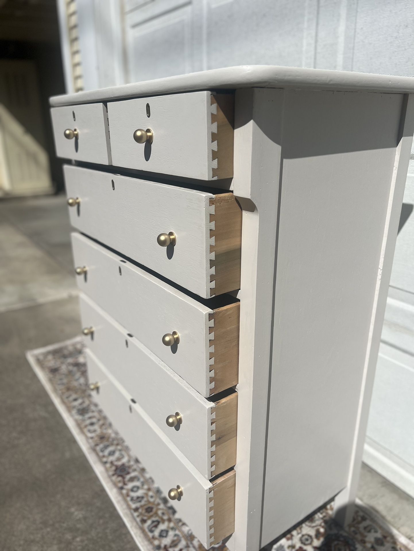 NEWLY REFINISHED 6 DRAWERS OFF-WHITE DRESSER/ARMARIO 