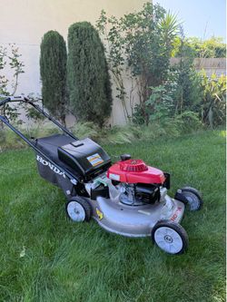 Honda Self Propelled Lawnmower $400 Obo