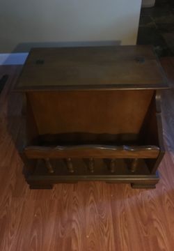 Magazine/ End table with storage not particulboard