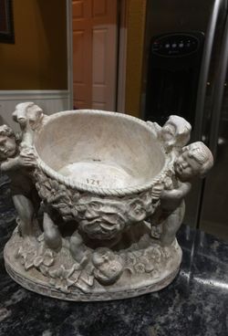 Small plaster Planter with angels