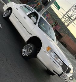 2001 Lincoln Town Car