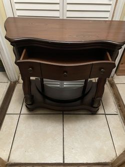 Entry Table In Relllly Good Shape