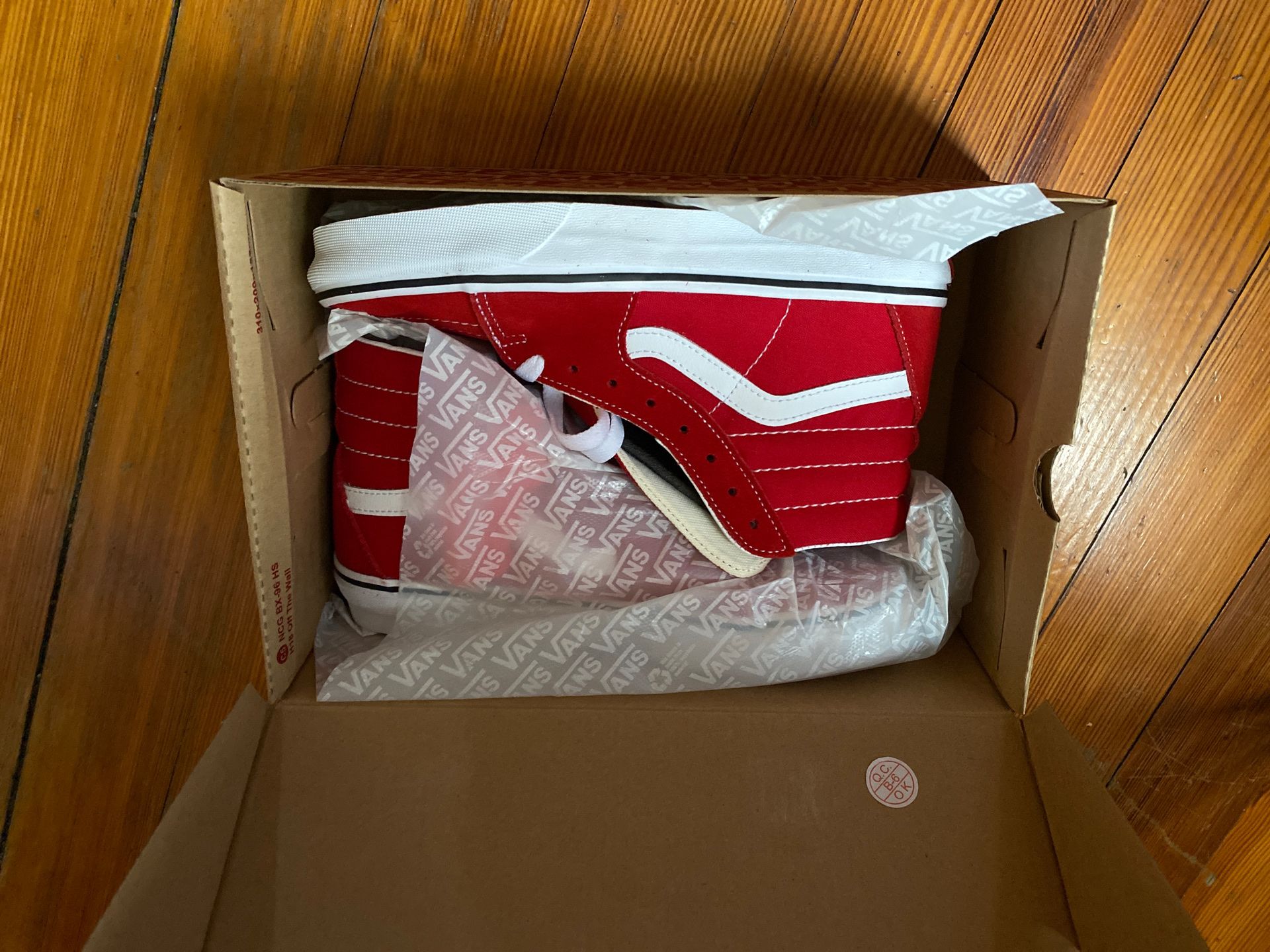 Sk8-Hi. Racing Red/True Withe Vans