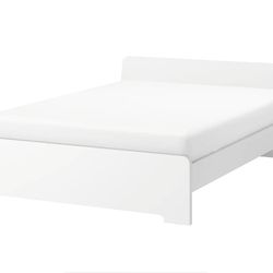 White queen size bed
