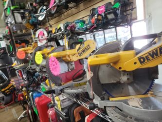 Dewalt Miter Saw. All In Excellent Condition.