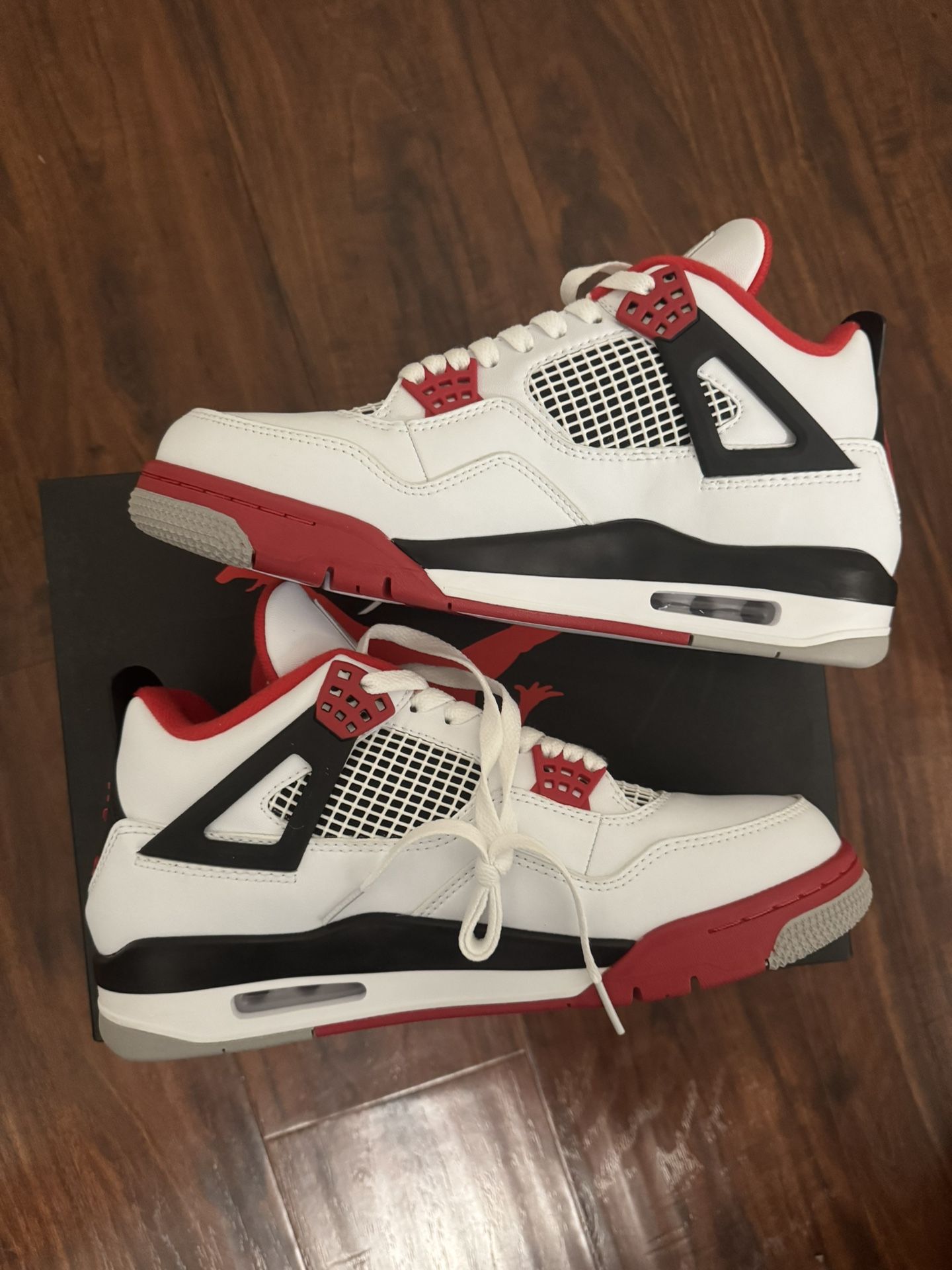 Jordan 4 Fire Red Size 9.5