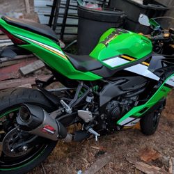 2025 Kawasaki Ninja ZX4-RR 