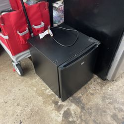 Mini Fridge 