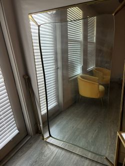 Rug And Mirror For sale 100$