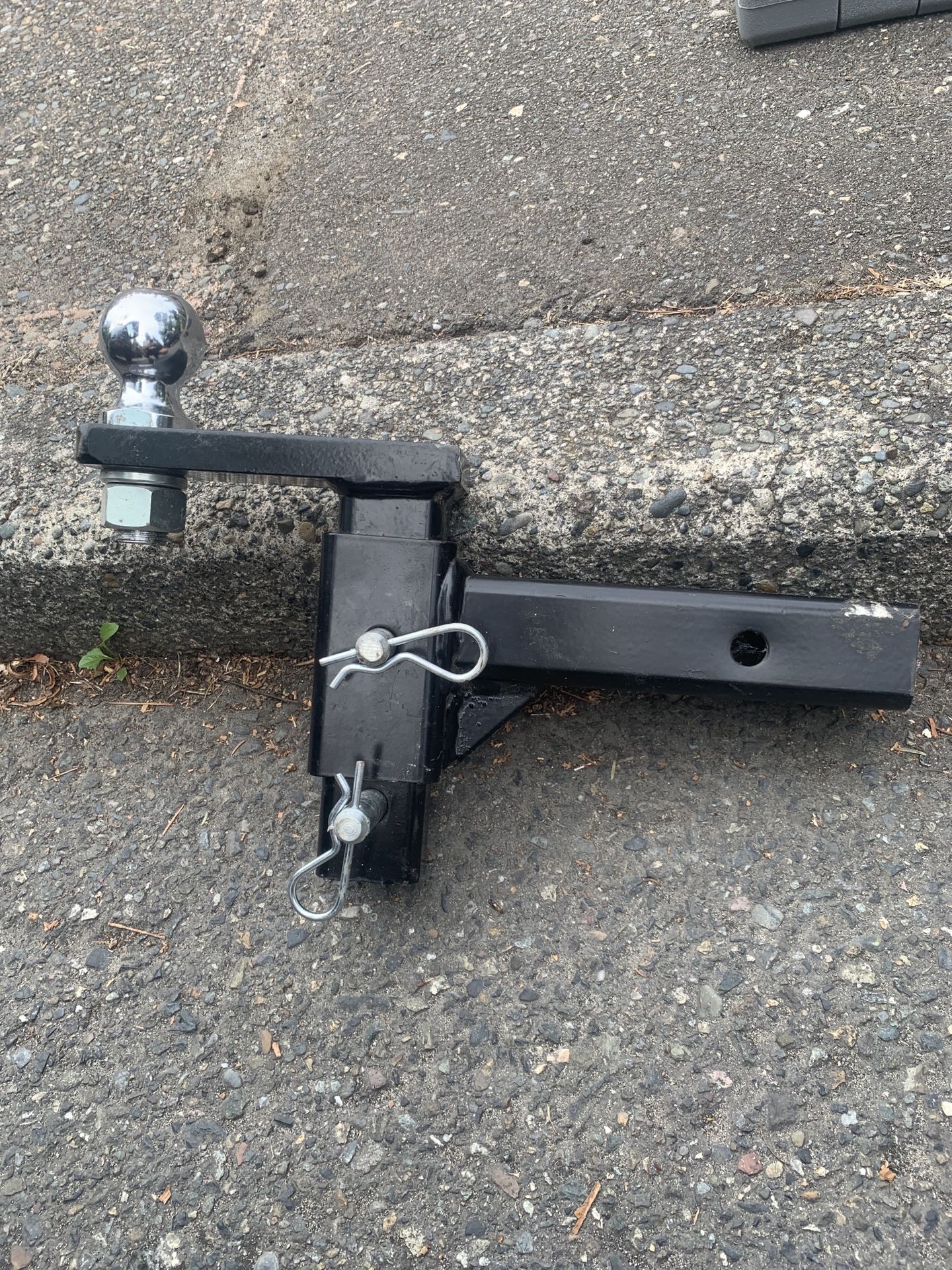 Adjustable Drop Or Raise Hitch