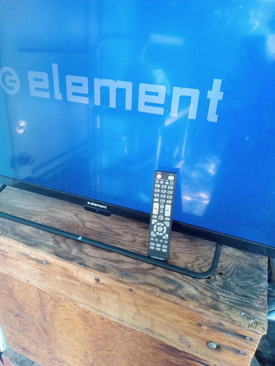 Used 40 Inch TV With Controller