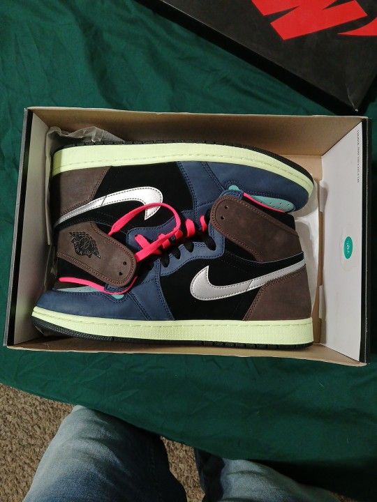 Tokyo jordan 1.     10.5 