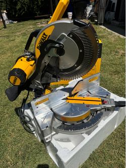 DEWALT 15 Amp Corded 12 in. Compound Double Bevel Miter Saw