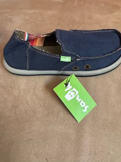 Sanuk Navy Canvas Slip-On Shoes US youth (kids) size 4
