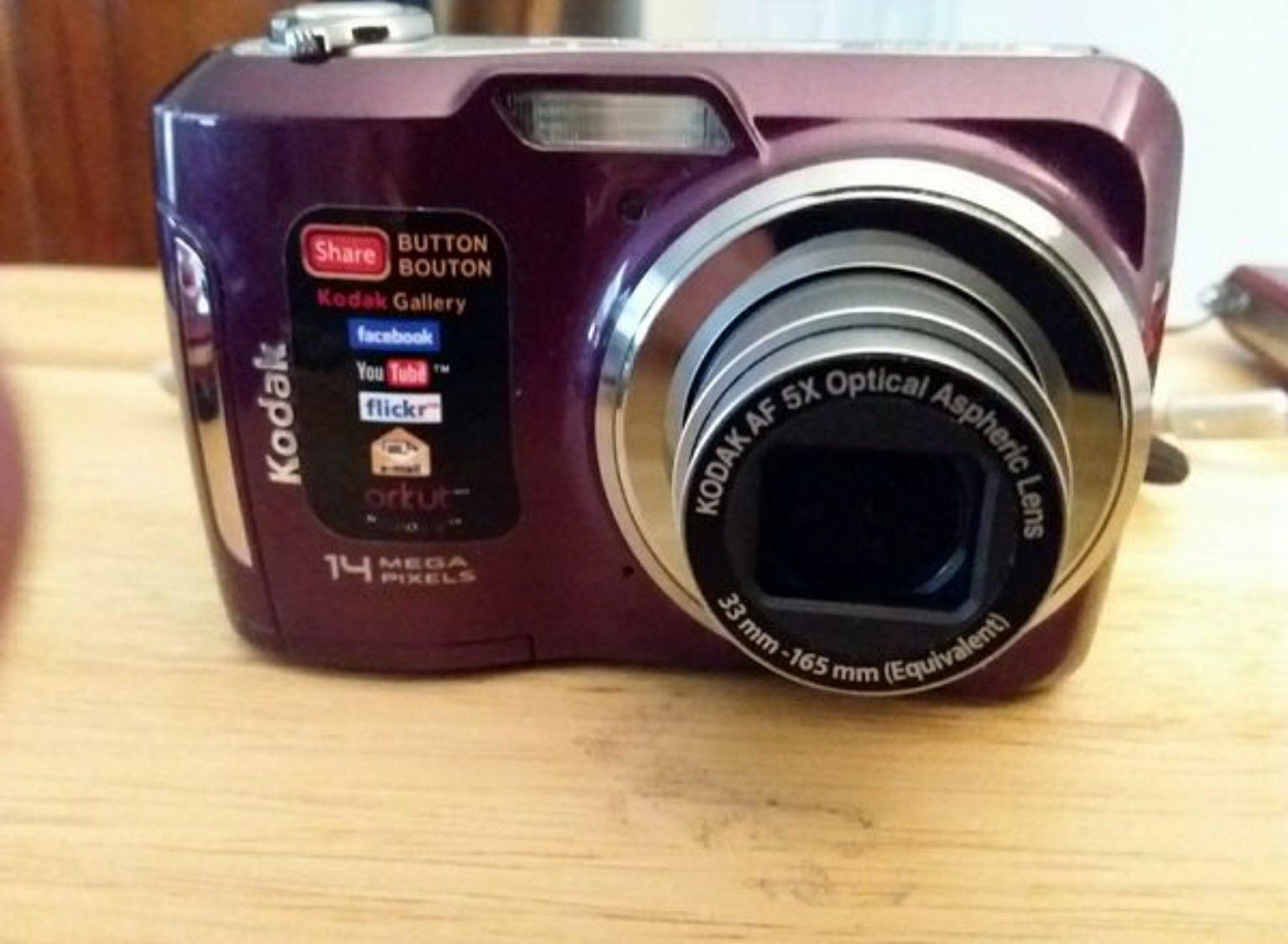 Kodak c195 digital 14mp camera and 4gb memory card