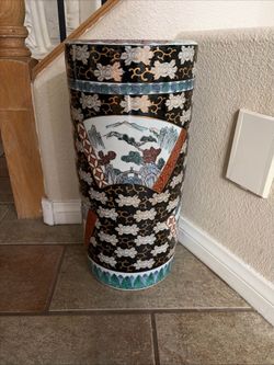 VINTAGE GOLD IMARI HAND PAINTED 18" FLOOR VASE, UMBRELLA OR CANE STAND
