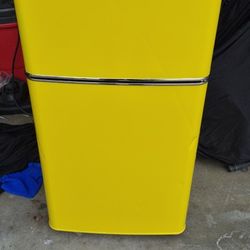 Mini Fridge 