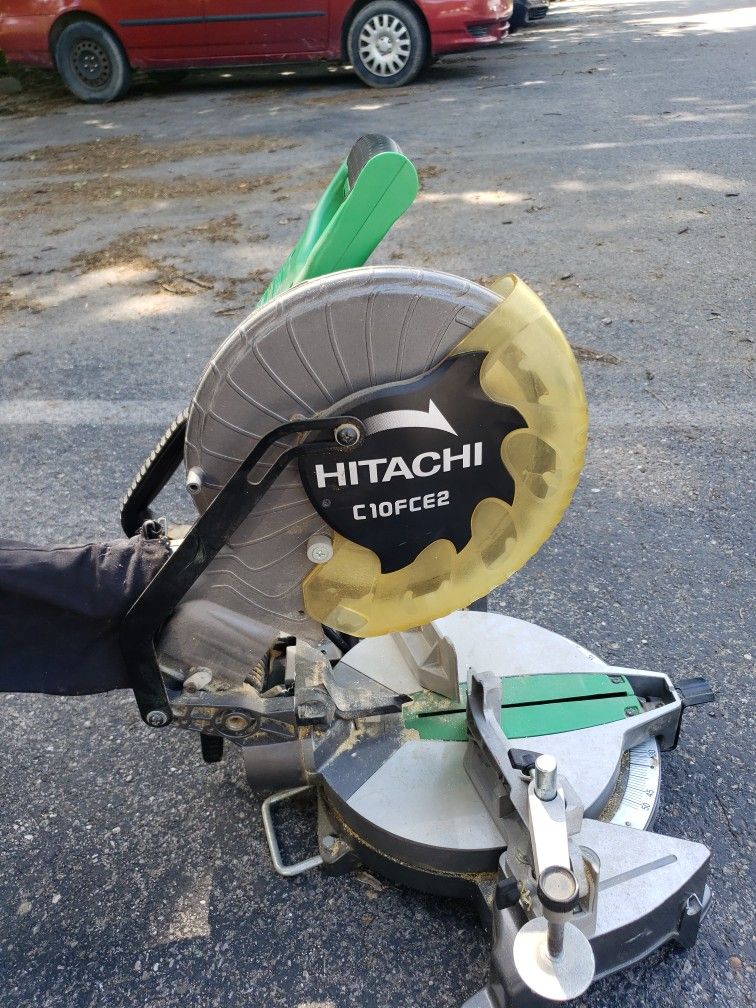 Hitachi C10FCE2 compound Miter Saw