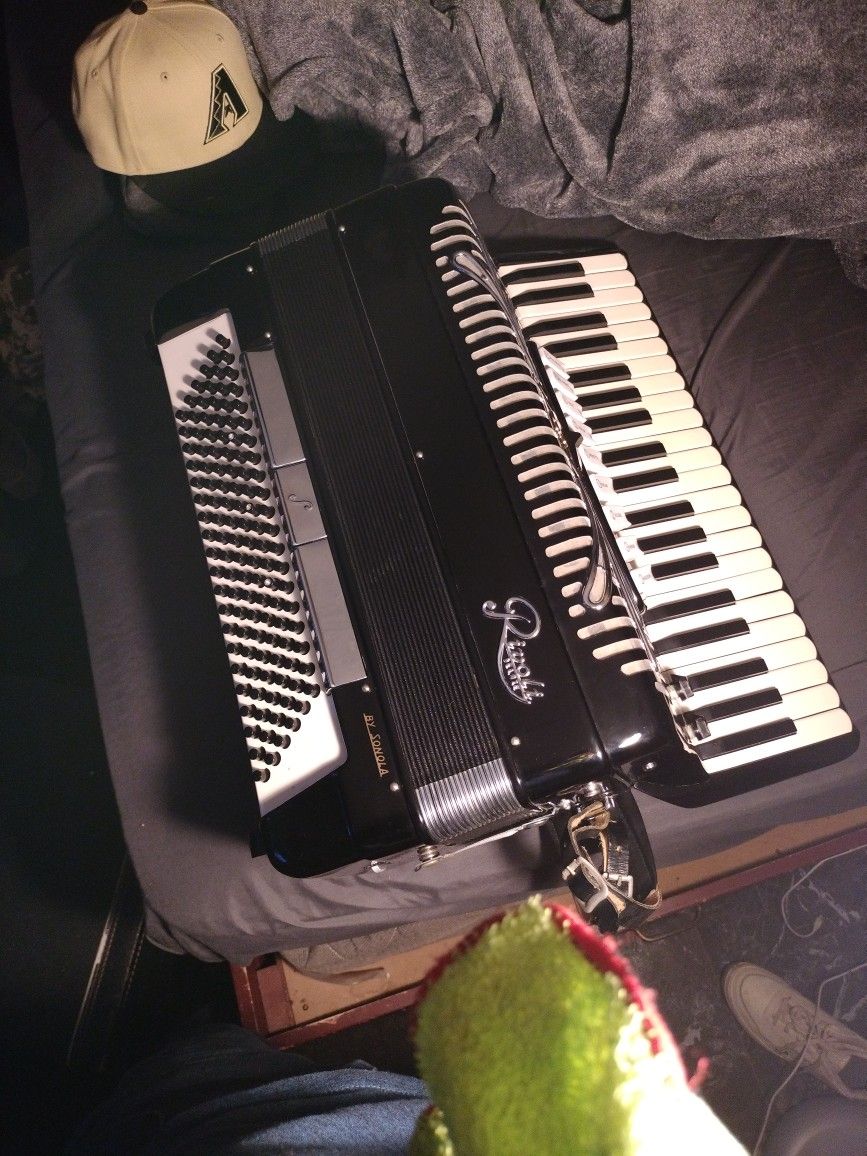 Accordion 🪗 Rivoli Deluxe...(By Sonola)