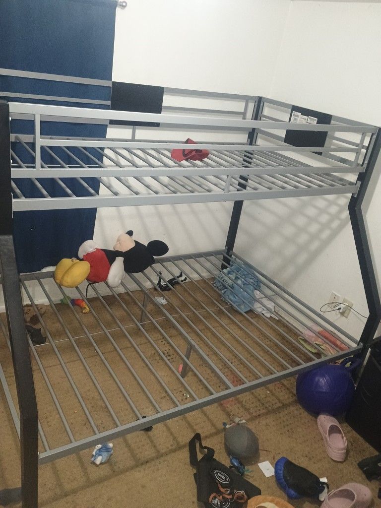 Fullsize Bottom Twin Top Bunk Bed