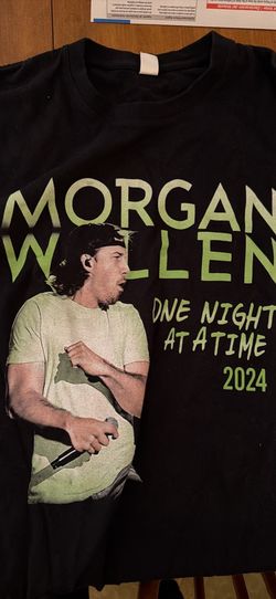 Morgan wallen tour shirt size medium