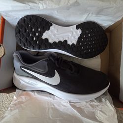 Nike Revolution 7 - Size 10.5 Men's