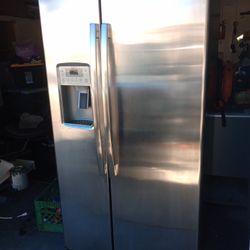 GE Profile™ Series ENERGY STAR® 25.3 Cu. Ft. Side-by-Side Refrigerator