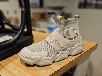 Champion sneakers/ Size 8