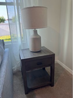 End table w/ lamp - model home decor