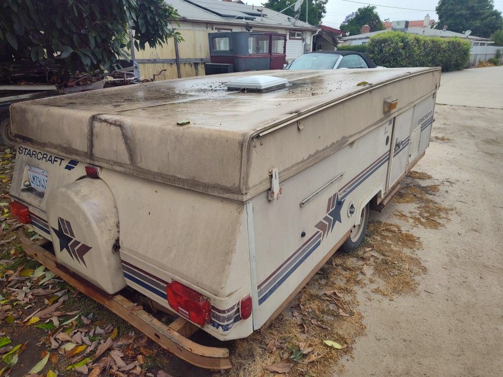 Camping Trailer StarCraft I am Asking $1.800 O.B.O
