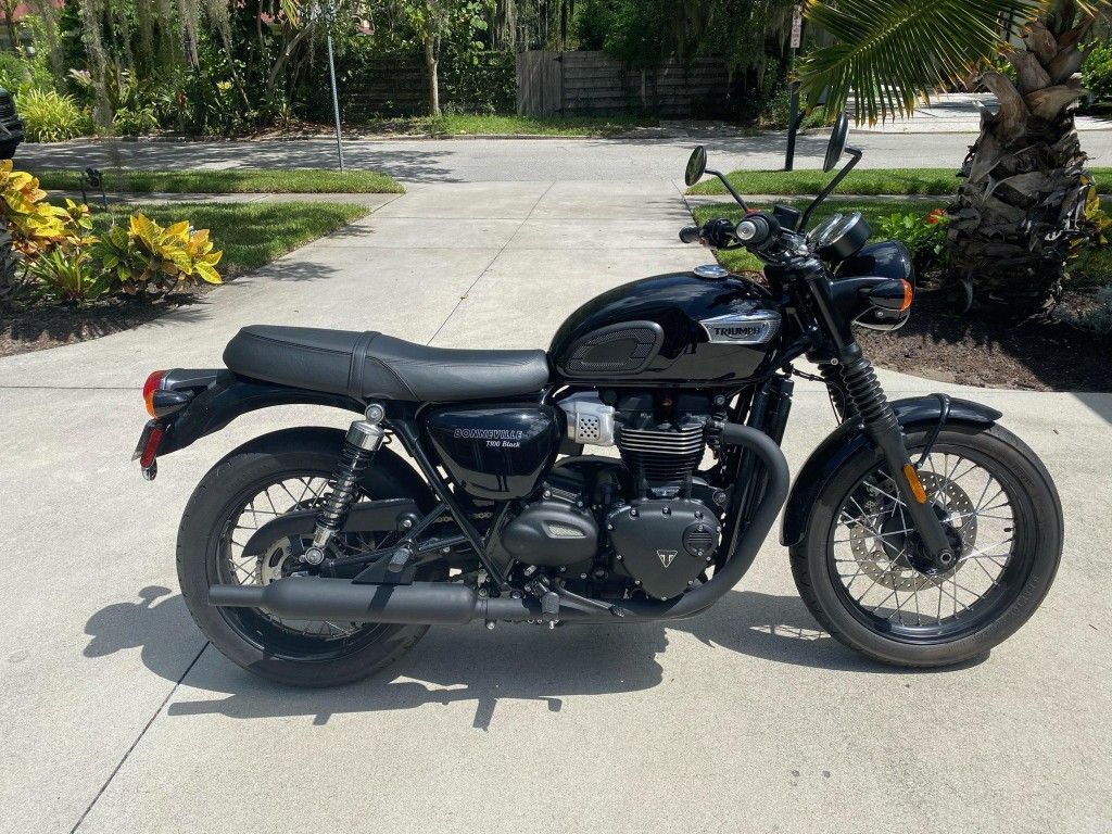 2018 Triumph Bonneville T100 Black only 555 miles $7350