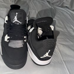 Aj4 White Thunder (5.5Y)