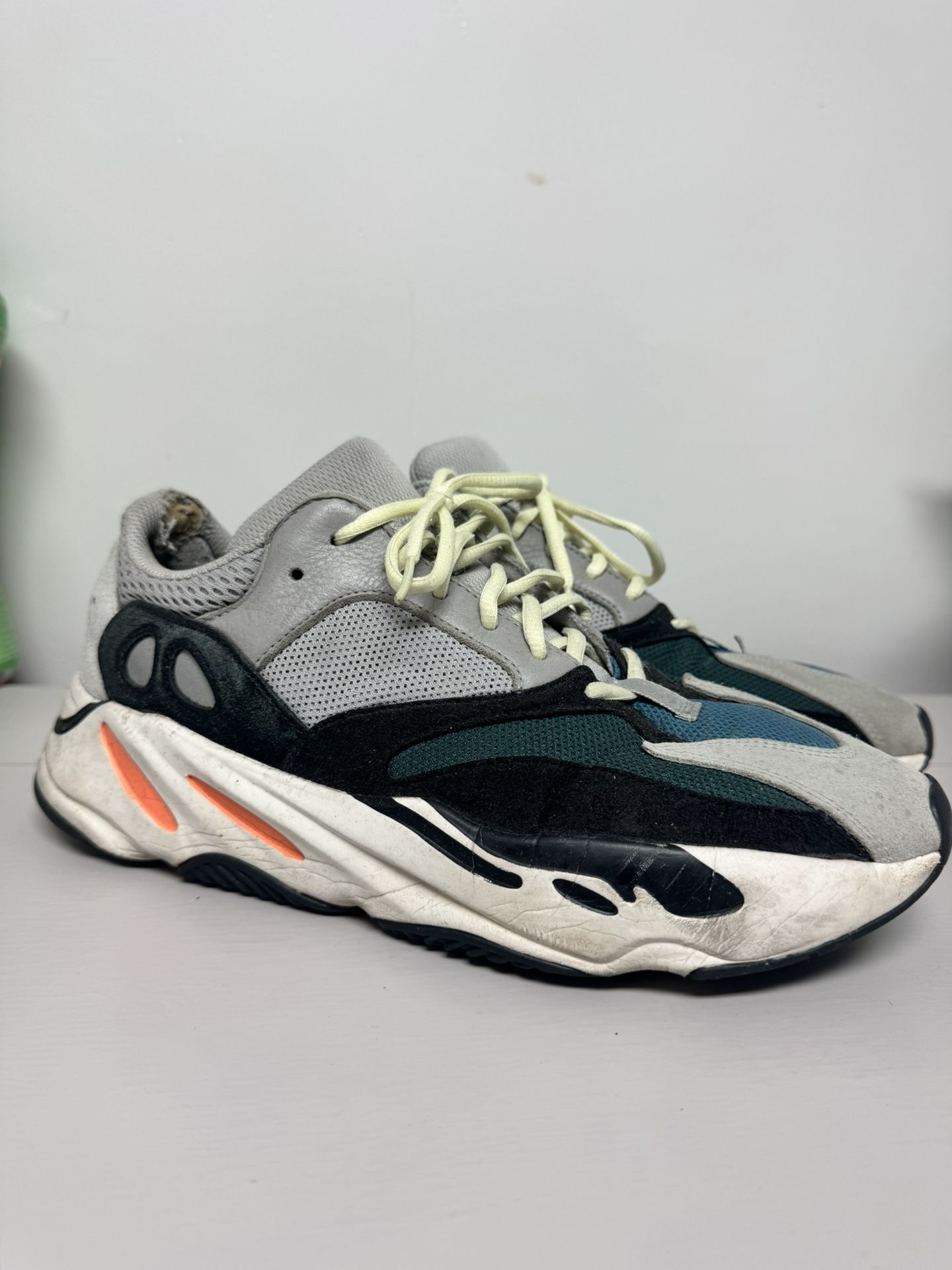 ADIDAS YEEZY WAVE RUNNER SIZE 10.5