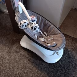 4 mom's baby swing/ crib with new mattress 
