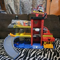 Junior Mickey Mouse Ready To Race Toy Car Garage