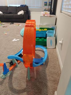 Hot Wheels Action Massive Loop Mayhem Track Set