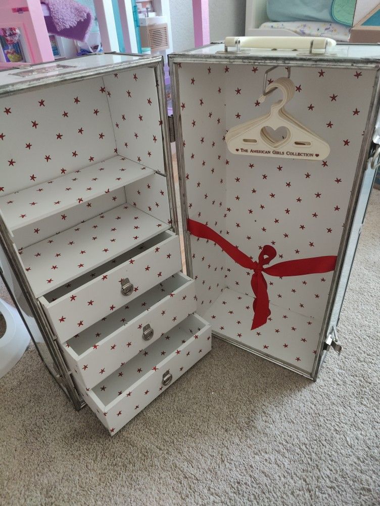 American Girl doll - Molly's Trunk