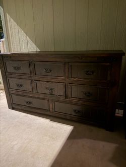 Dresser