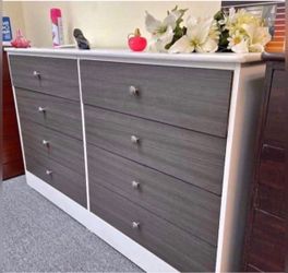 Eight drawers dresser