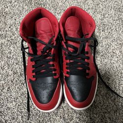 Nike Air Jordan 1 Mid Reverse Bred