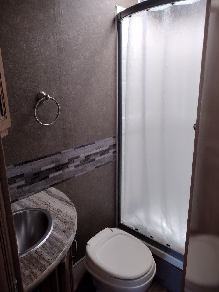 2019 Thor Quantum Motorhome KM24 Mercedes Benz Diesel for Sale in Llano