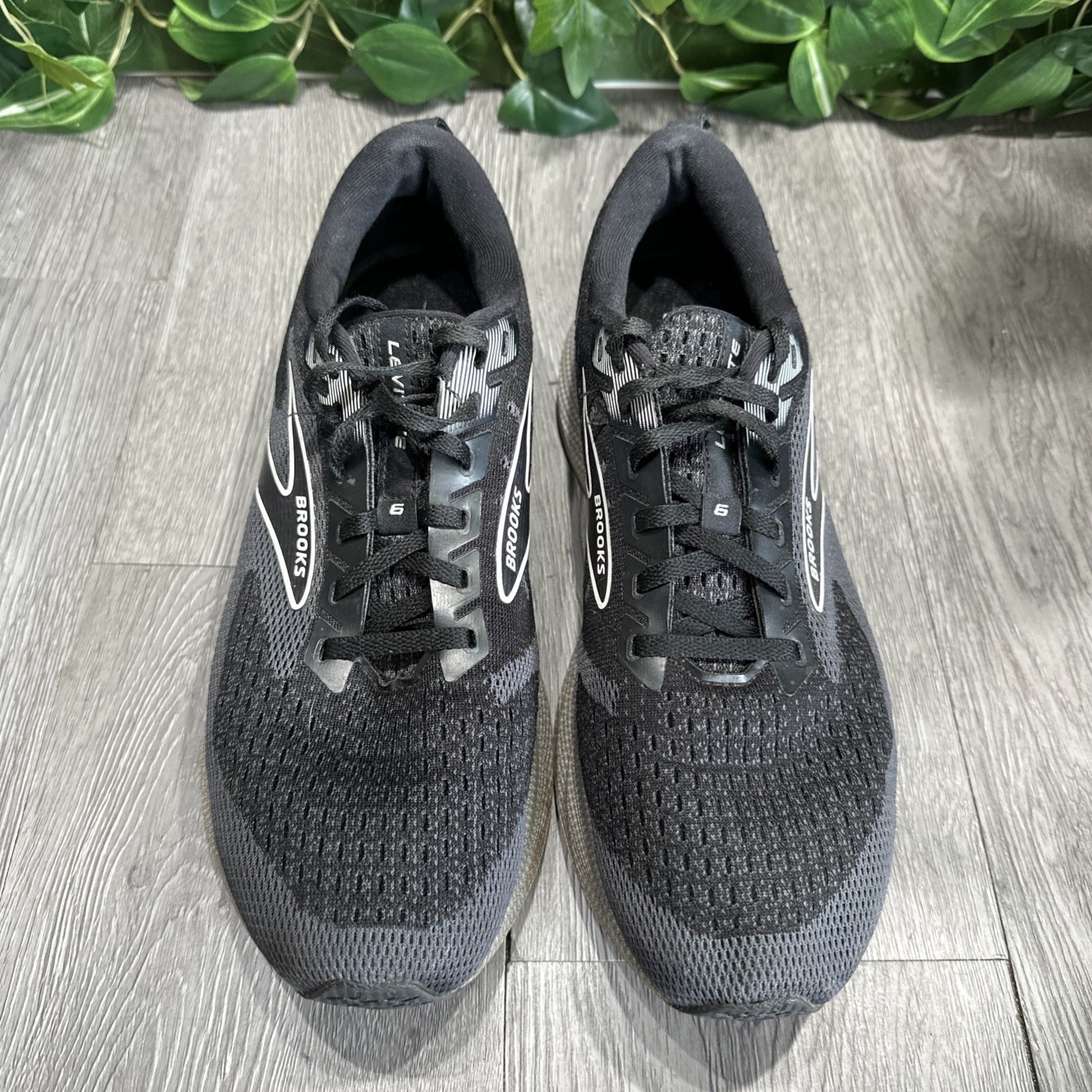 Brooks Womens Levitate 6 1203831B039 Black Running Shoes Sneakers Size 10.5 B