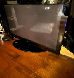 Samsung Flat Screen TV with Stand