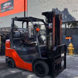 Forklift Toyota 7,000 Lbs 