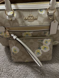 Coach Purse With Wristlet 