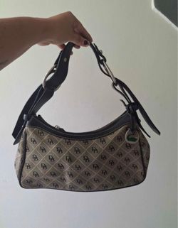 Dooney & Bourke woman purse